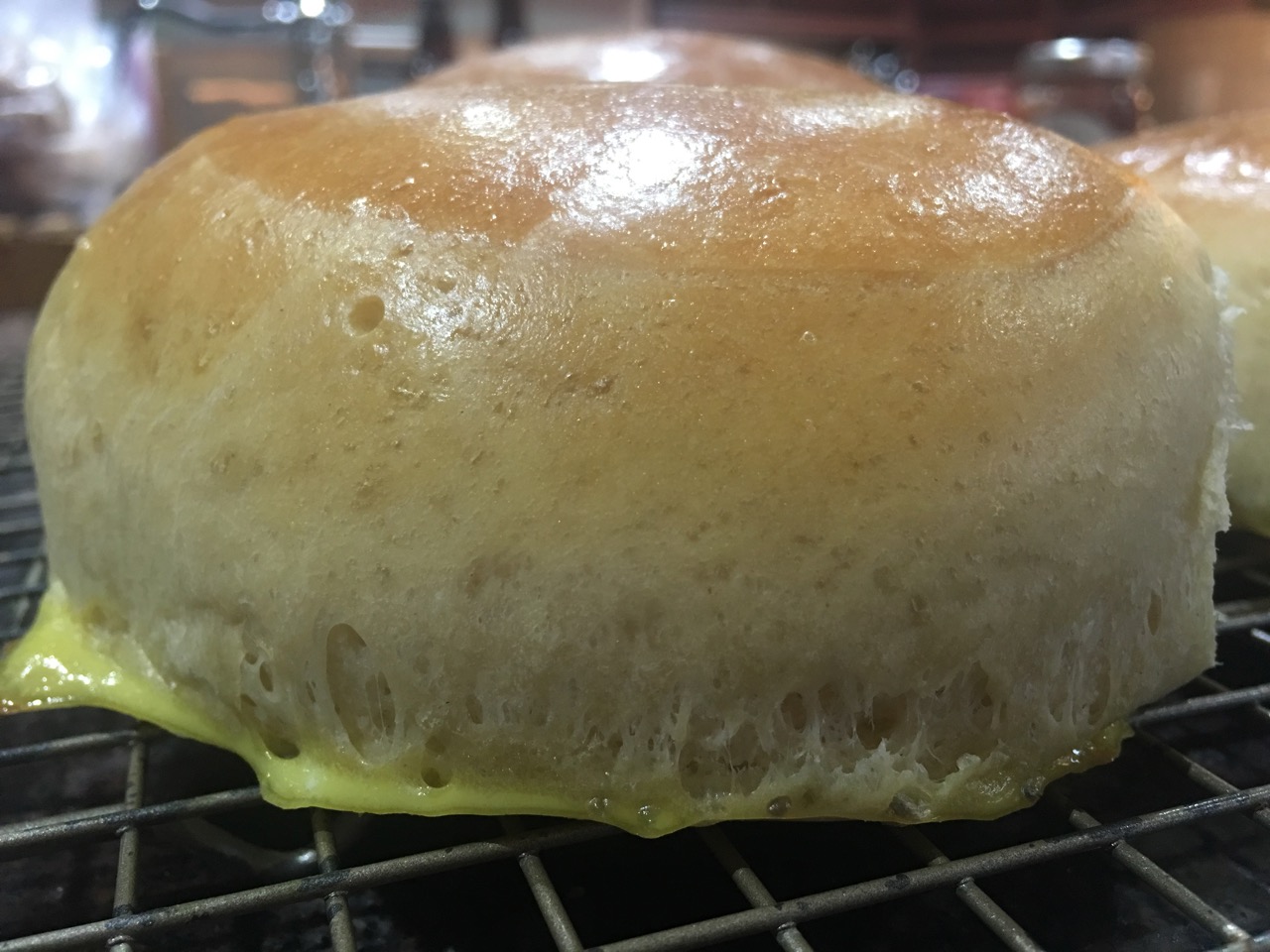 <b>Homemade Hamburger Bun</b><br><i></i>